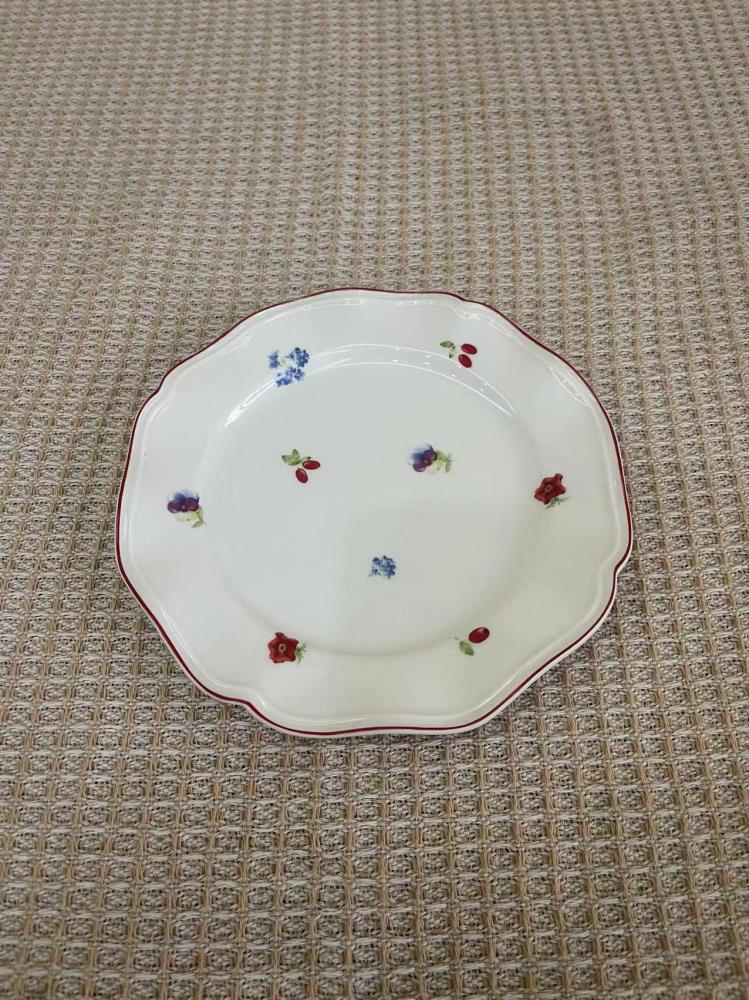 Scarlet Тарелка обеденная 25см фарфор кратно 6 Scarlet Тарелка обеденная 25см фарфор кратно 6