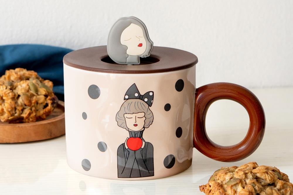 Кружка 400мл №2 девочка с яблоком п/у  кратно 1