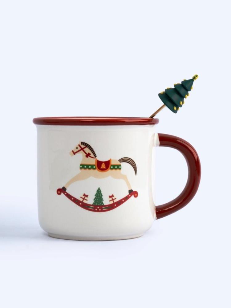 Кружка, 470 мл, с ложкой, керамика/сталь, красная, Елка/Лошадка-качалка, Bright horse