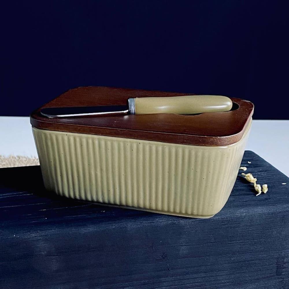 235-126 Масленка 14см с ножом в под.уп.(х24)